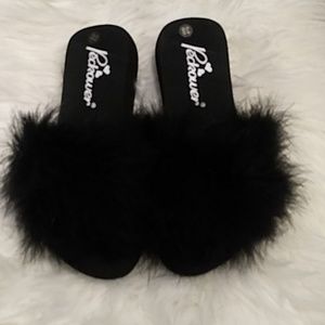 Black fuzzy slippers